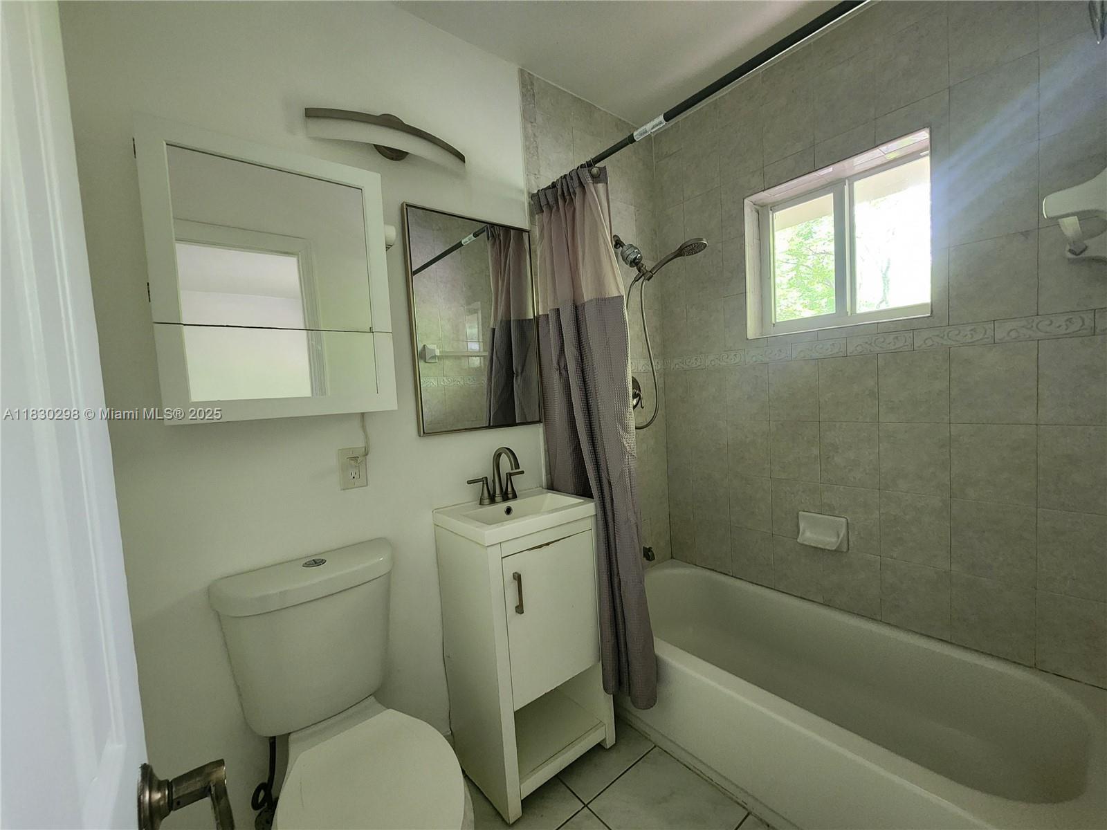 SALZEDO IN THE GABLES CON - Residential