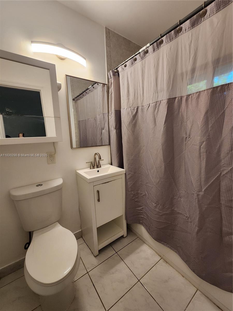 SALZEDO IN THE GABLES CON - Residential