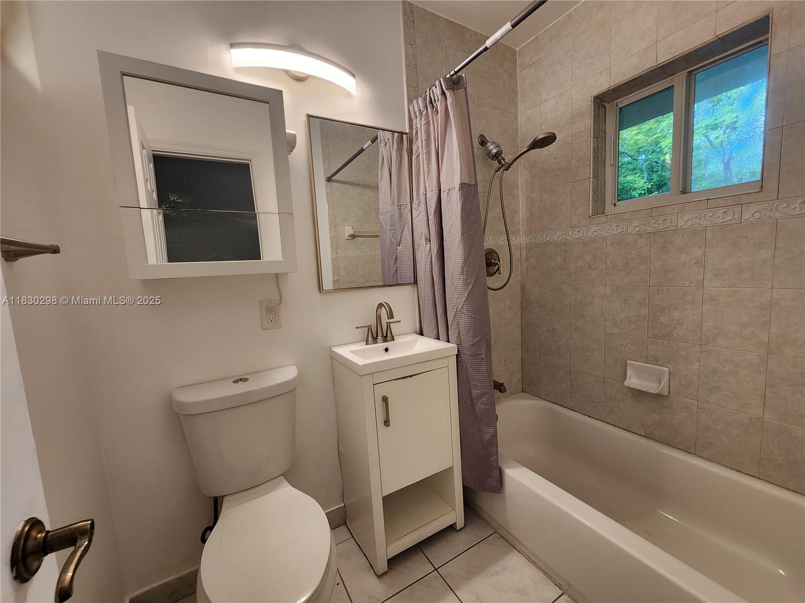 SALZEDO IN THE GABLES CON - Residential