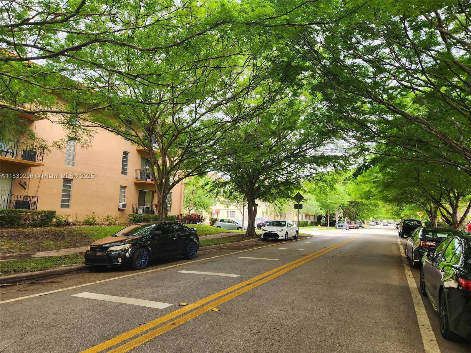 SALZEDO IN THE GABLES CON - Residential
