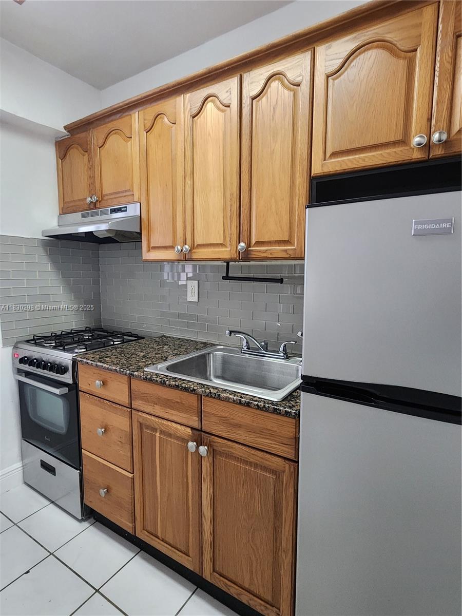SALZEDO IN THE GABLES CON - Residential