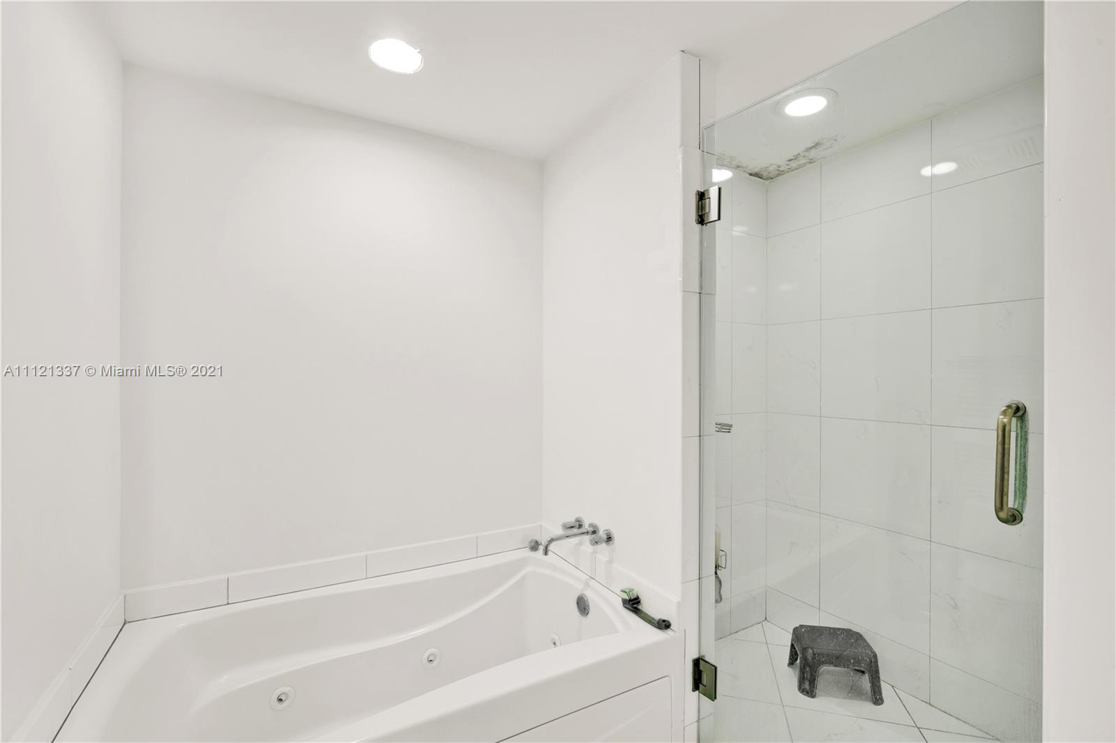 500 BRICKELL EAST CONDO - Residential