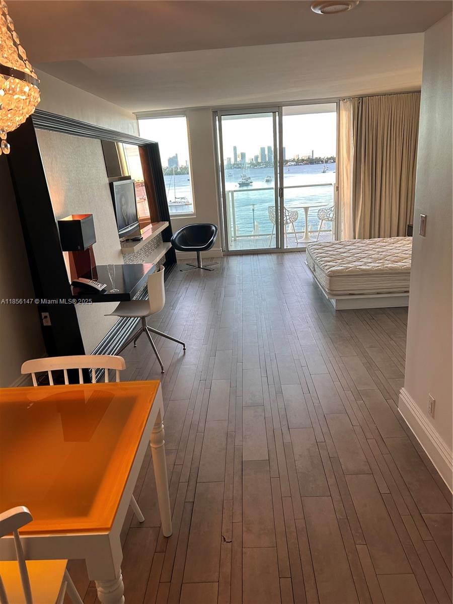 1100 West Ave 322