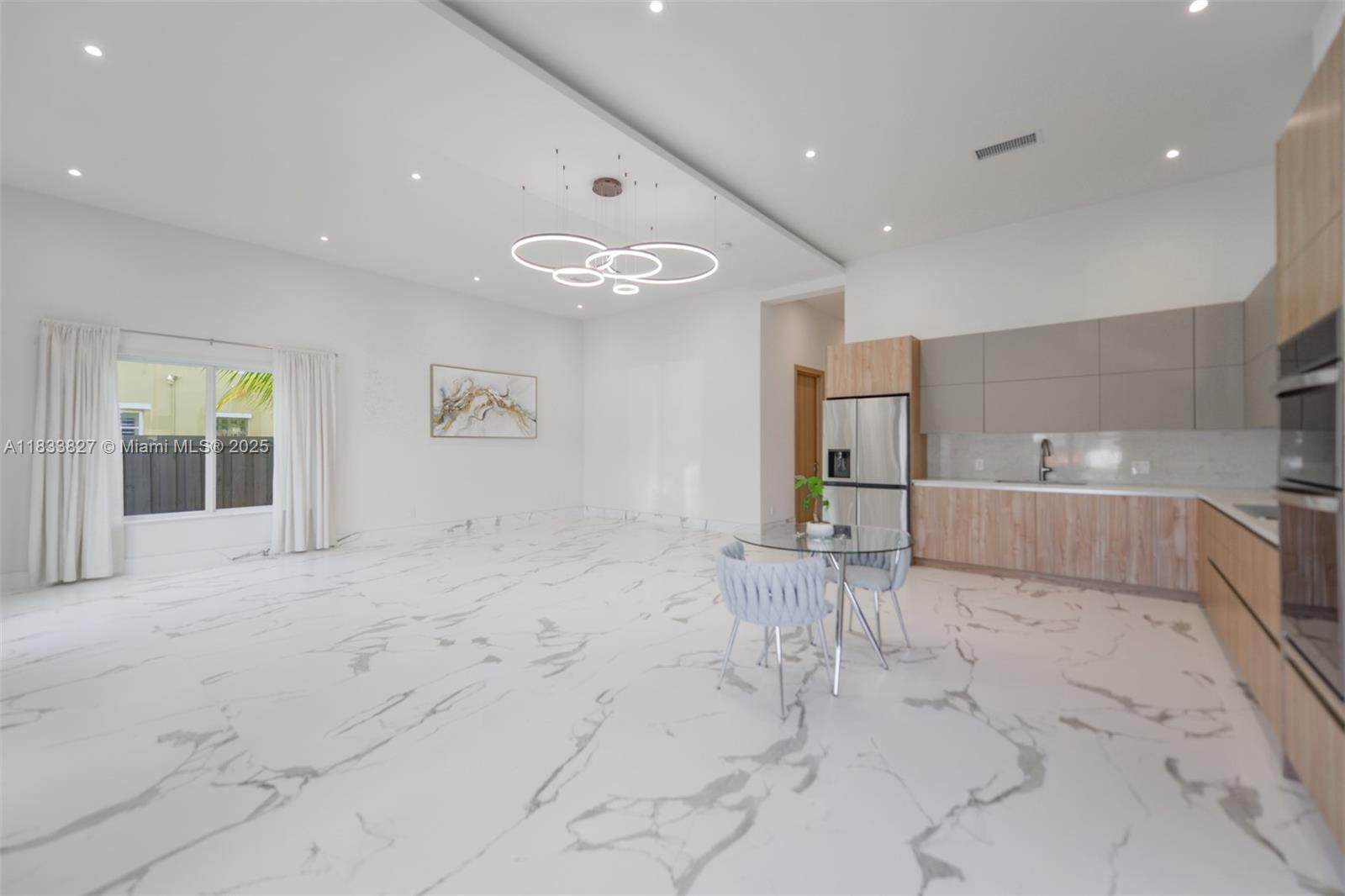 635 SW 9th St 0