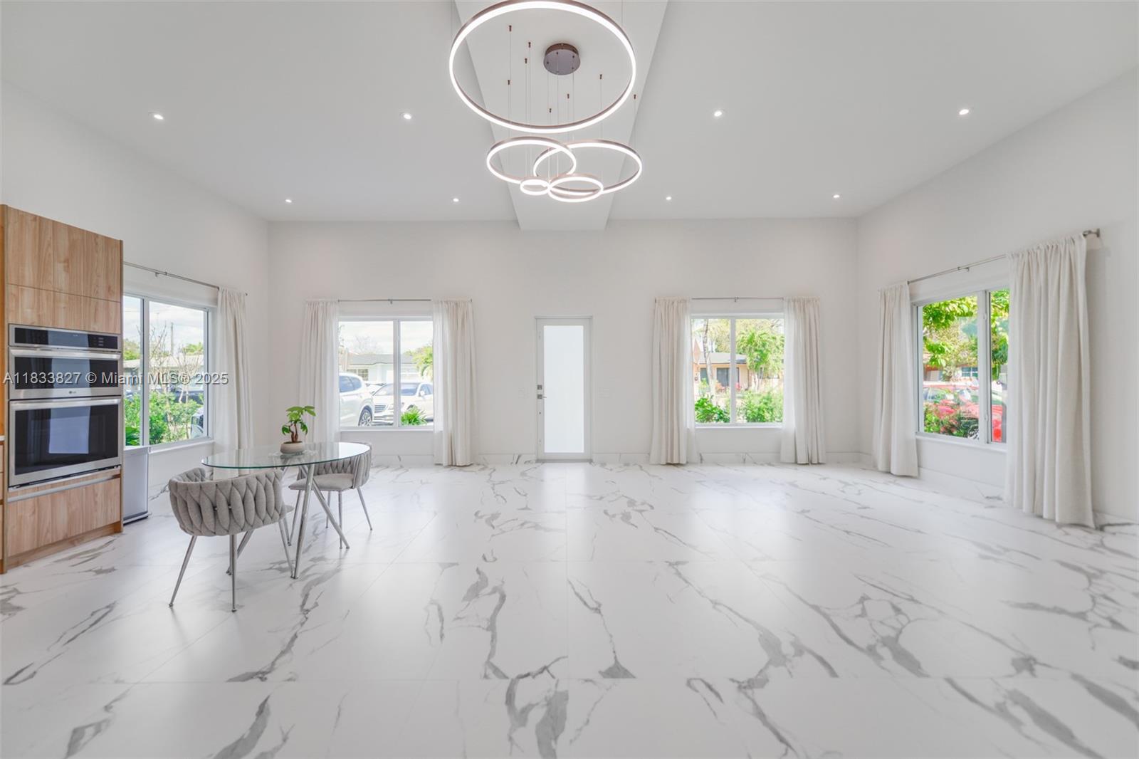 635 SW 9th St 0
