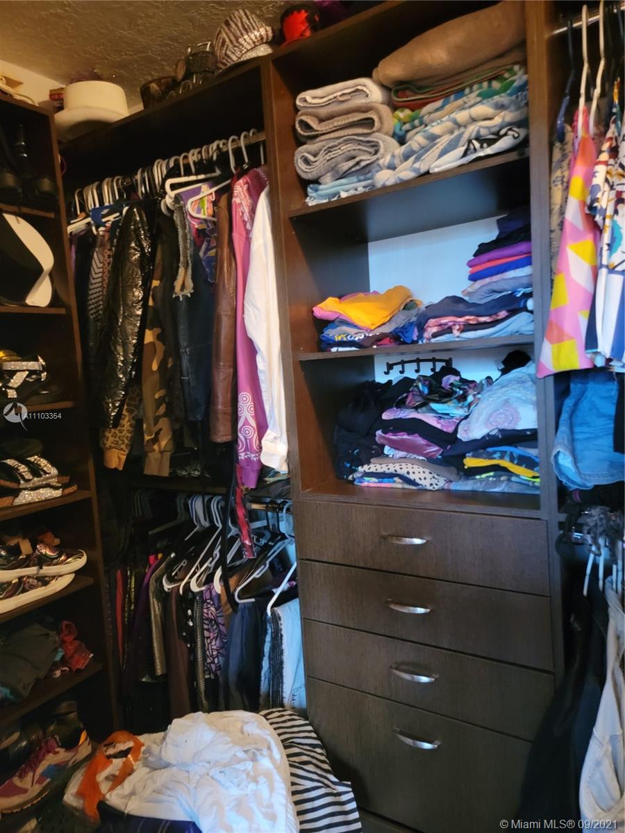 ISLAND POINTE CONDO - Residential