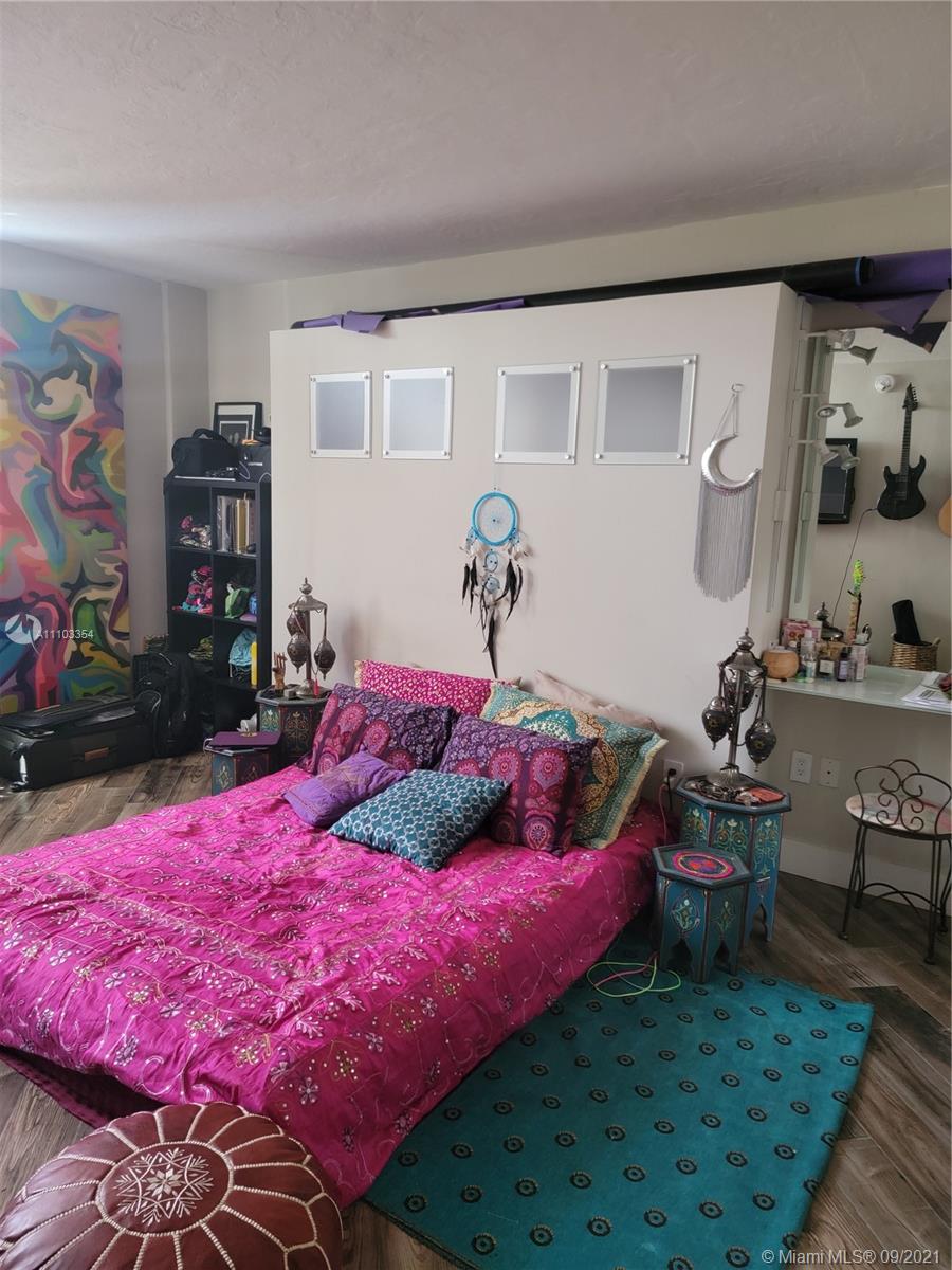 ISLAND POINTE CONDO - Residential