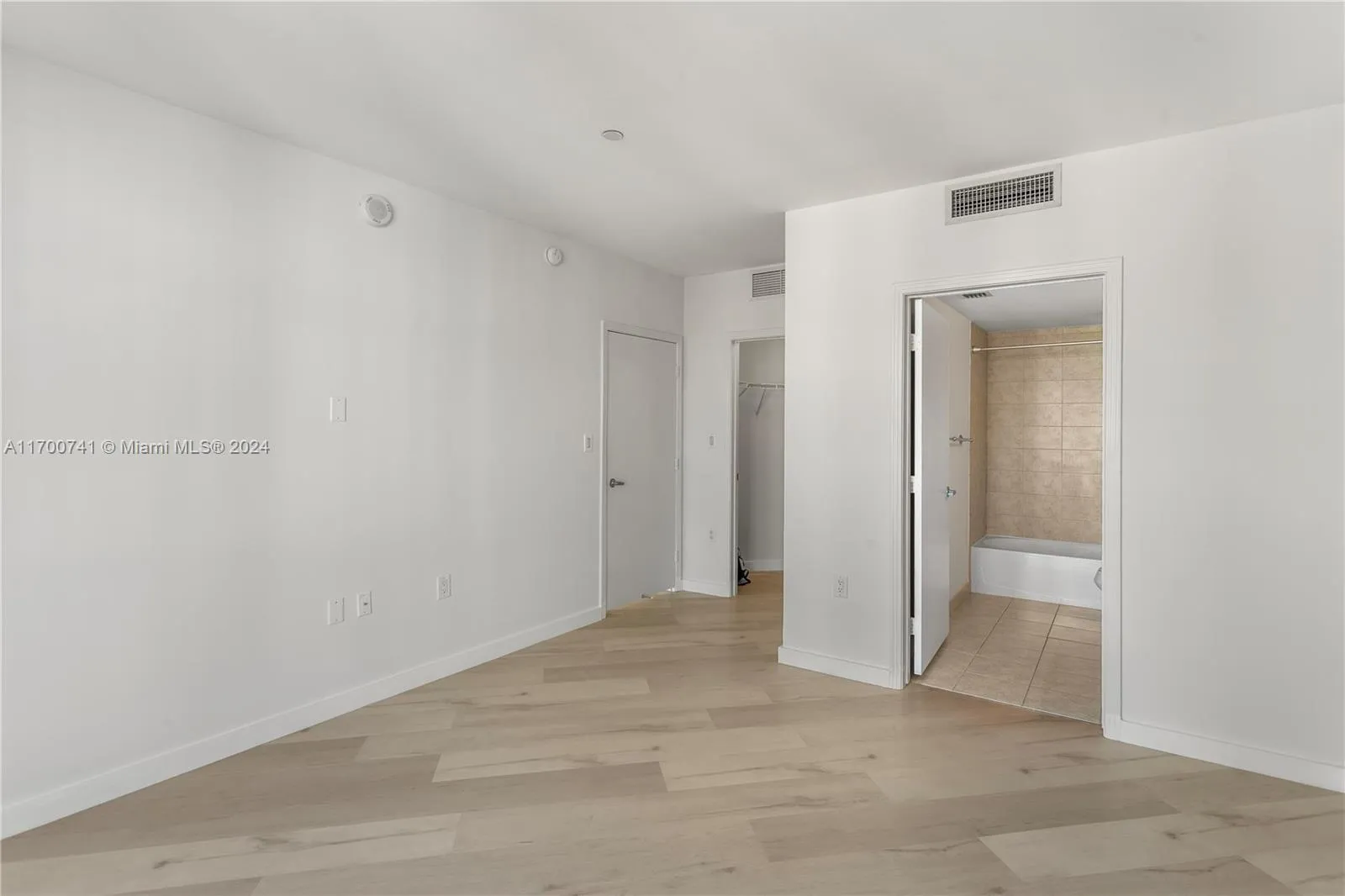 Miami, Florida 33156, United States, 2 Bedrooms Bedrooms, ,2 BathroomsBathrooms,Residential,Active,30067