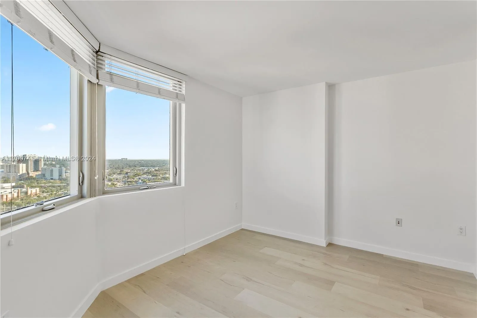 Miami, Florida 33156, United States, 2 Bedrooms Bedrooms, ,2 BathroomsBathrooms,Residential,Active,30067