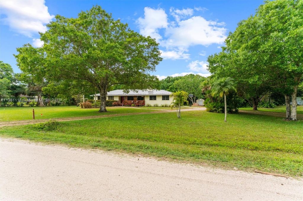 Photo of 15817 N 87th Trl N, Palm Beach Gardens, FL 33418 (MLS # A11361118)