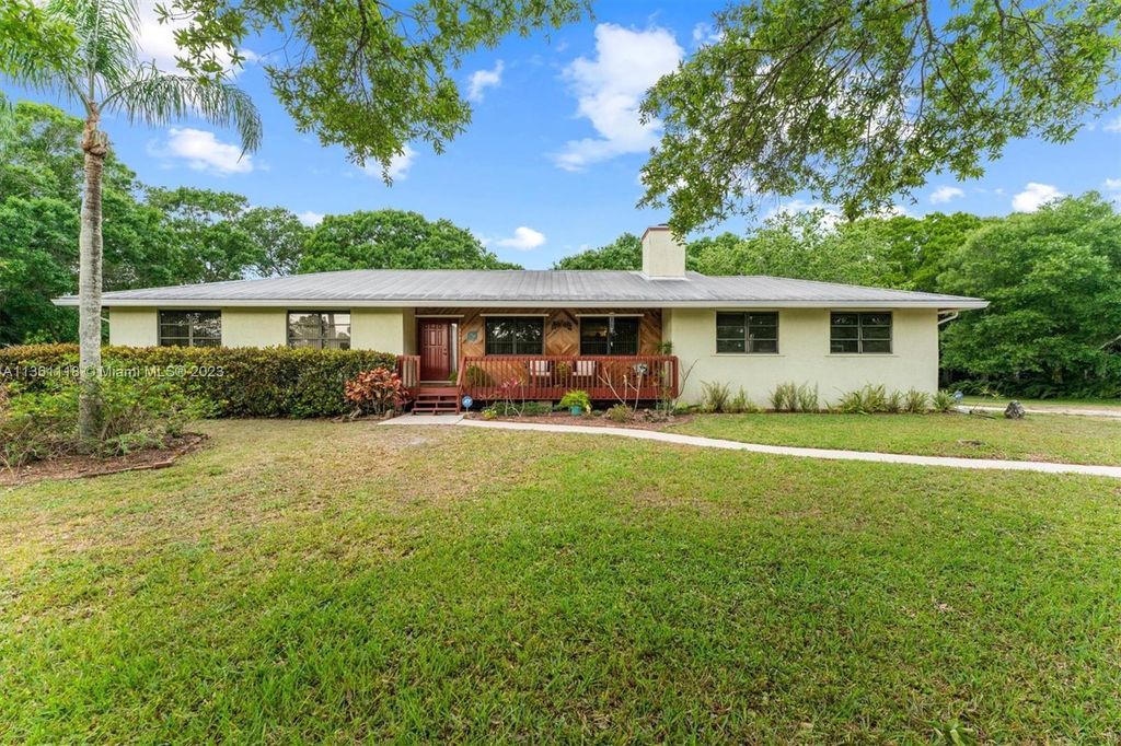 Photo of 15817 N 87th Trl N, Palm Beach Gardens, FL 33418 (MLS # A11361118)