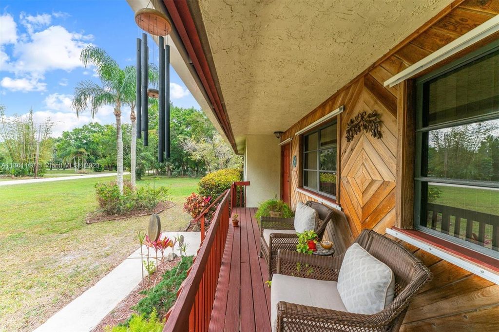 Photo of 15817 N 87th Trl N, Palm Beach Gardens, FL 33418 (MLS # A11361118)