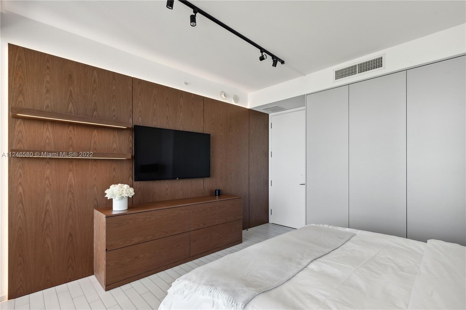 2201 COLLINS AVE CONDO - Residential