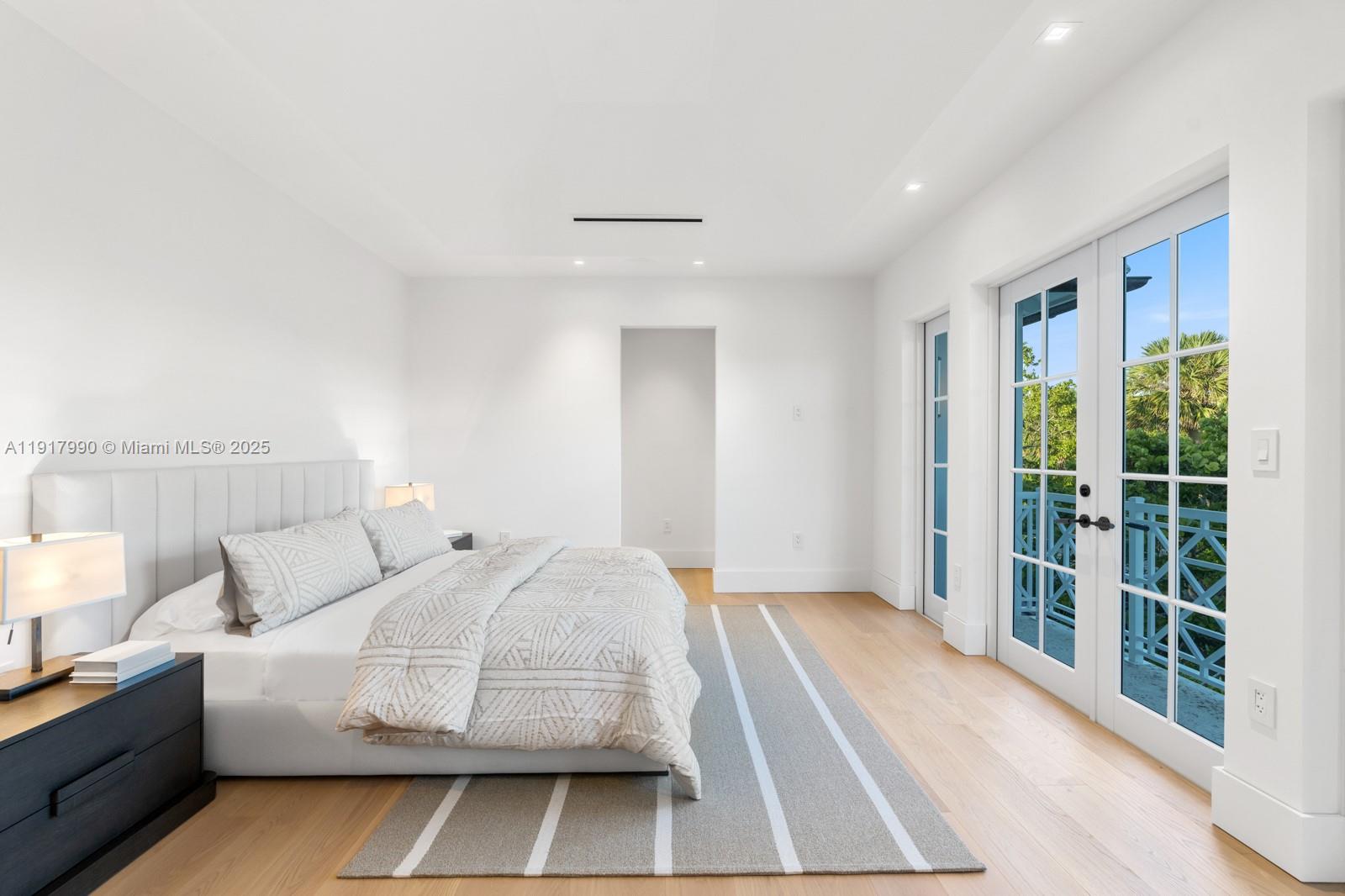 IBIS ISLE - Residential