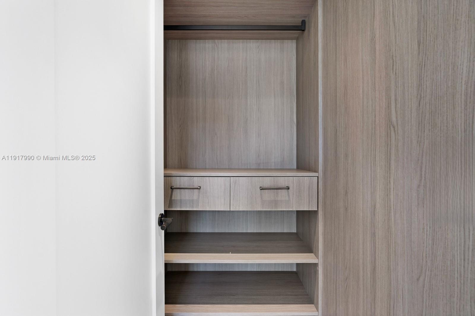 IBIS ISLE - Residential