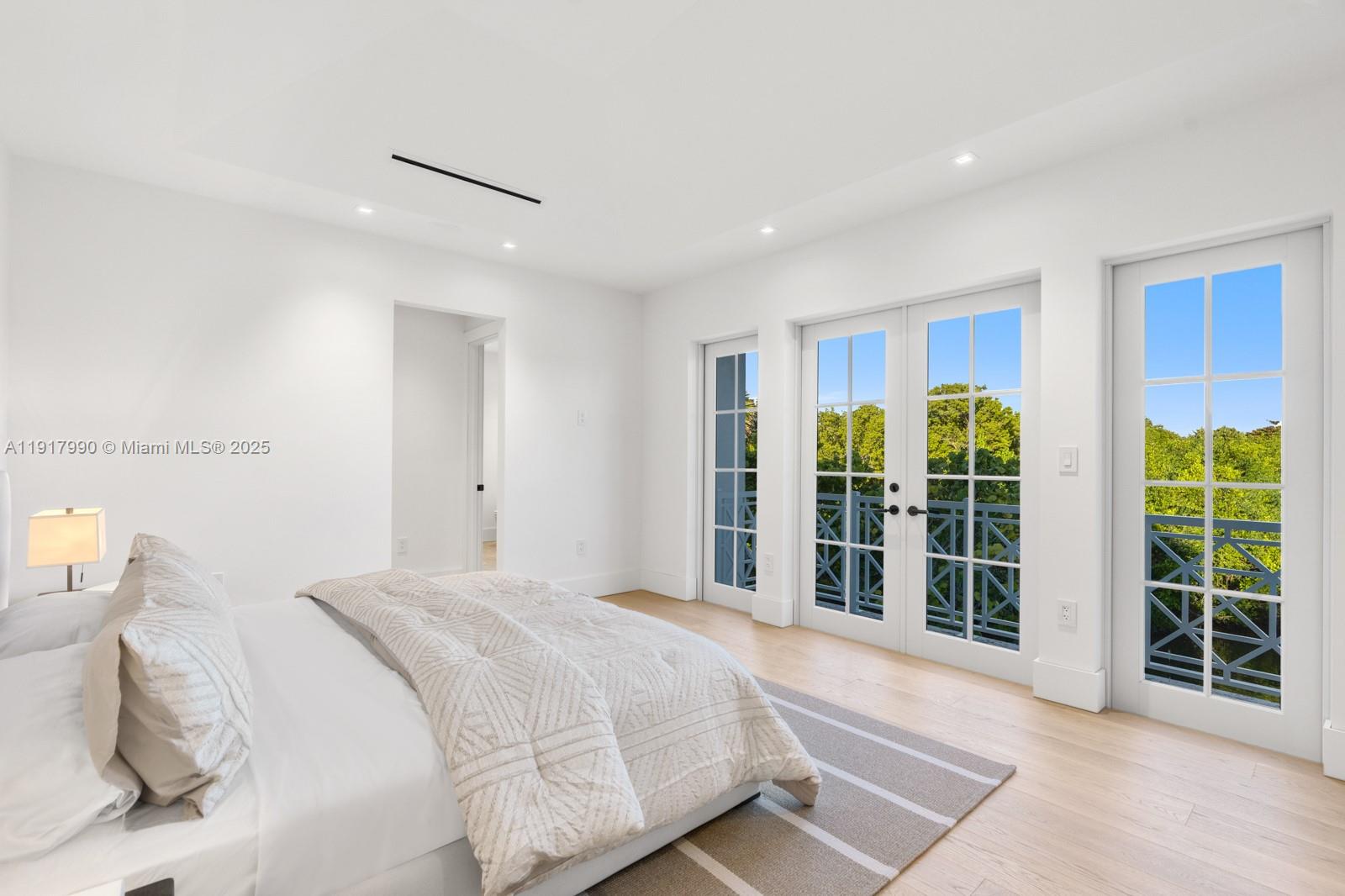 IBIS ISLE - Residential