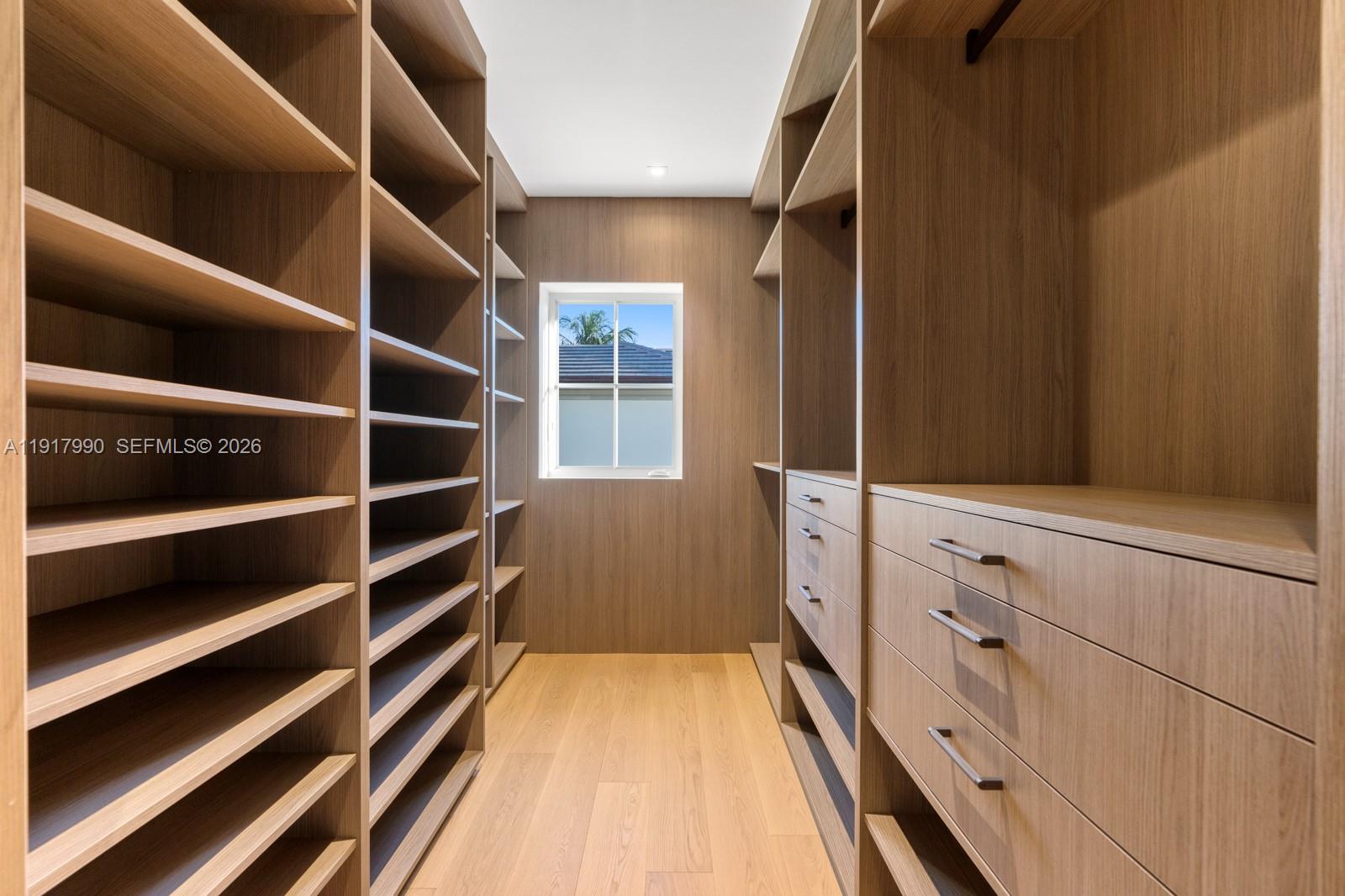 IBIS ISLE - Residential