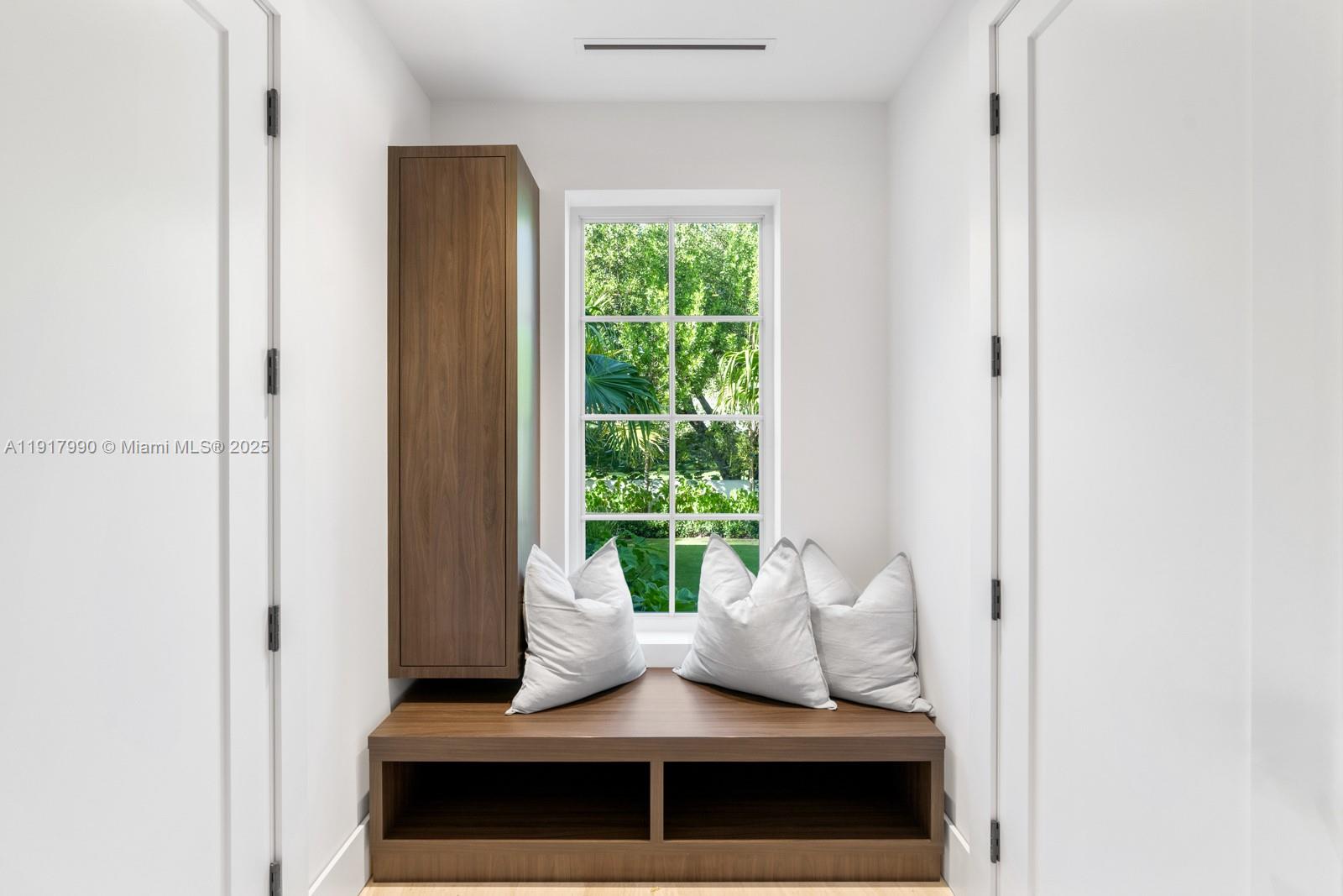 IBIS ISLE - Residential