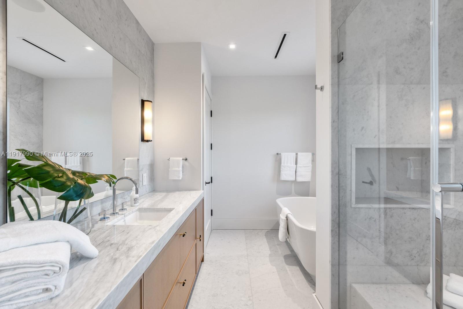 IBIS ISLE - Residential