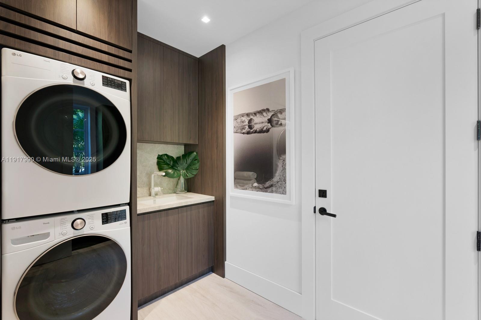 IBIS ISLE - Residential