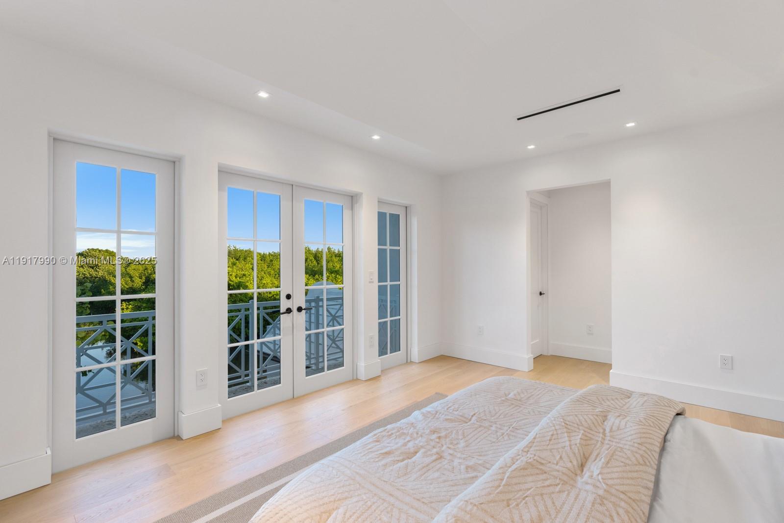 IBIS ISLE - Residential