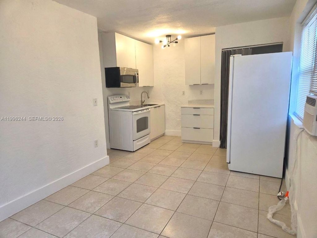 Photo of 34 SW 6th Ave #4, Dania Beach, FL 33004 (MLS # A11996244)