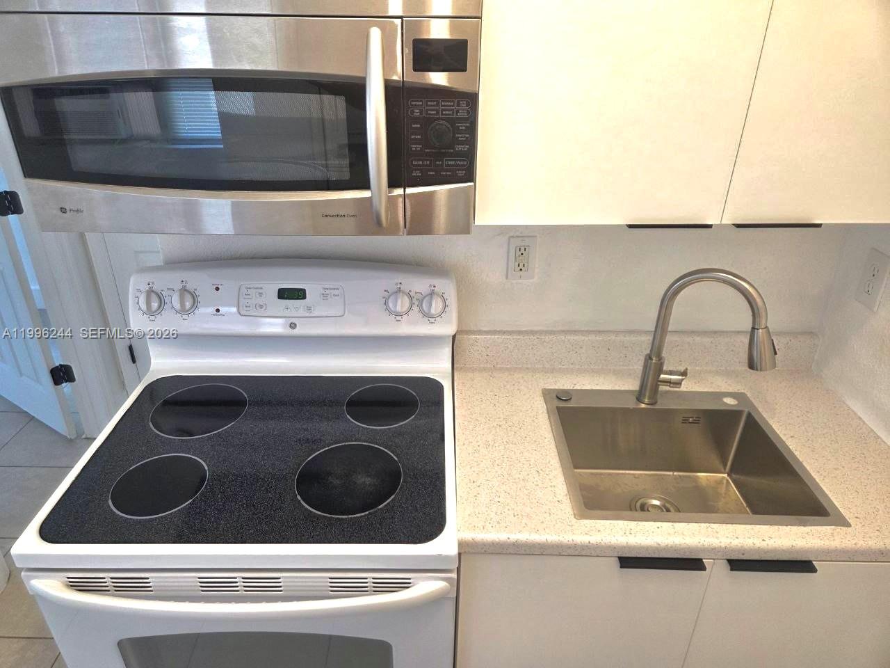 TOWN OF MODELO (DANIA) B- - Residential Lease