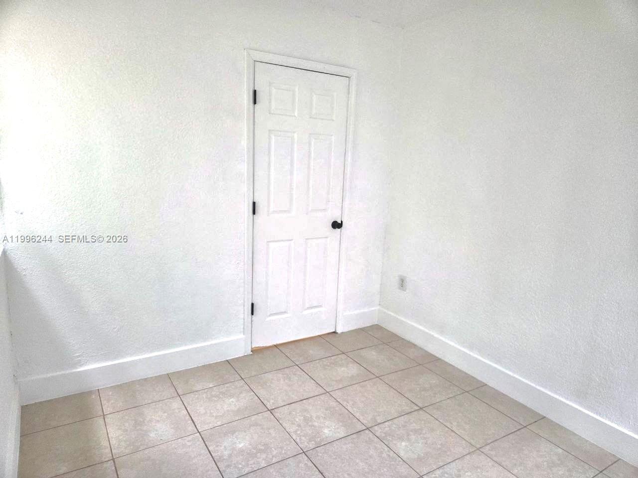 TOWN OF MODELO (DANIA) B- - Residential Lease