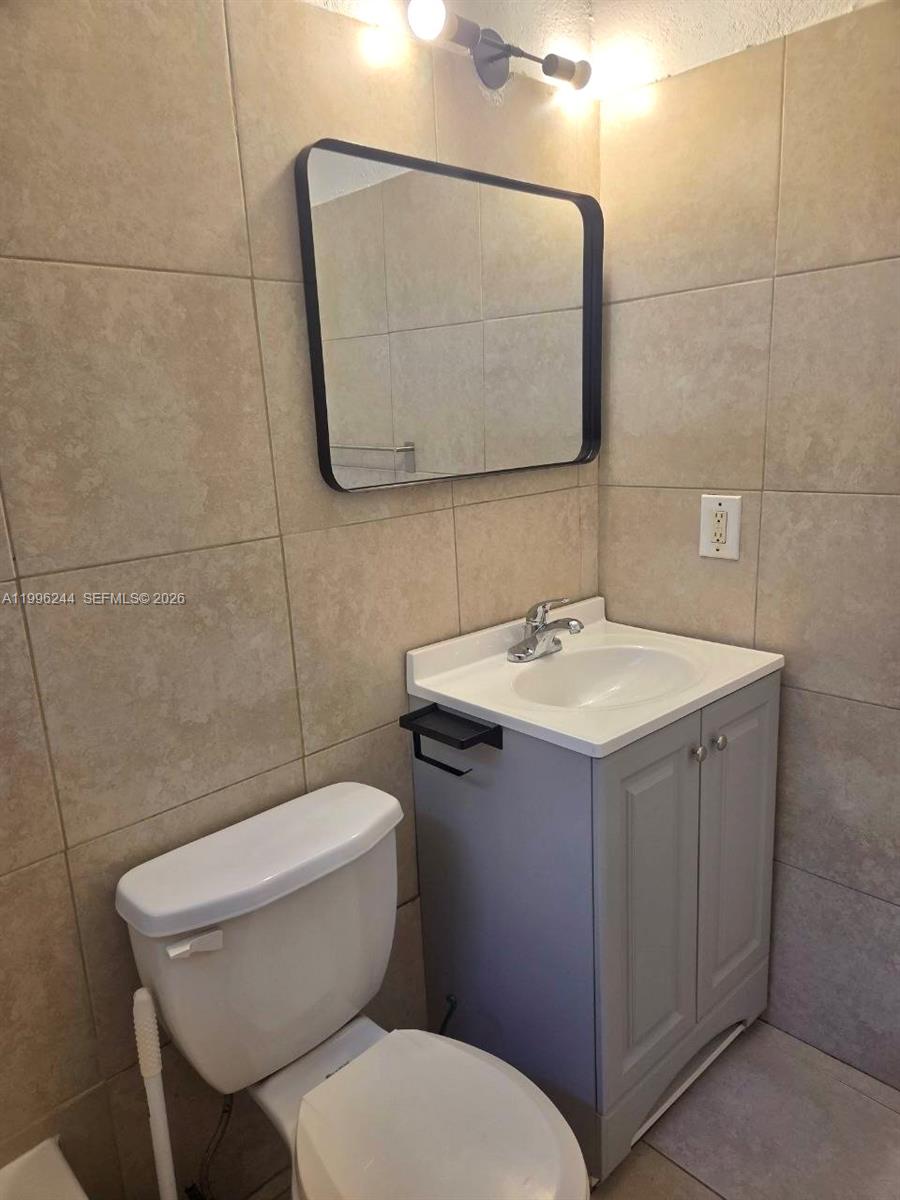 TOWN OF MODELO (DANIA) B- - Residential Lease