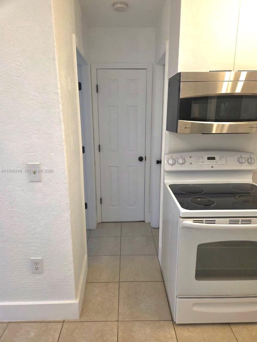 TOWN OF MODELO (DANIA) B- - Residential Lease