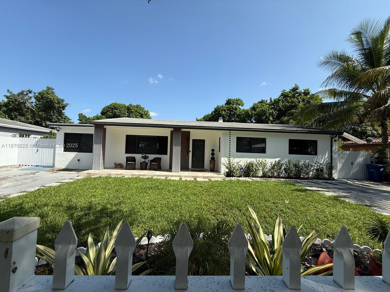 Centrally located 2/1 spacious unit, private entrance and all utilities included. 2 parking spaces. Near highways, shopping etc.
