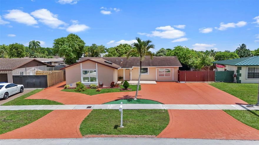 Splendid Winston Park single family home. Consists of main house 3 bedrooms/2 baths, plus 1 bedroom/1 bath studio w/kitchen. Ideal for large family with space to park a boat or an RV. This home is near Winston Park K-8school, parks and many shopping amenities. Washer/dryer located in exterior laundry room. Winston Park community pool, clubhouse for events and more. Come home to Winston Park and live well!