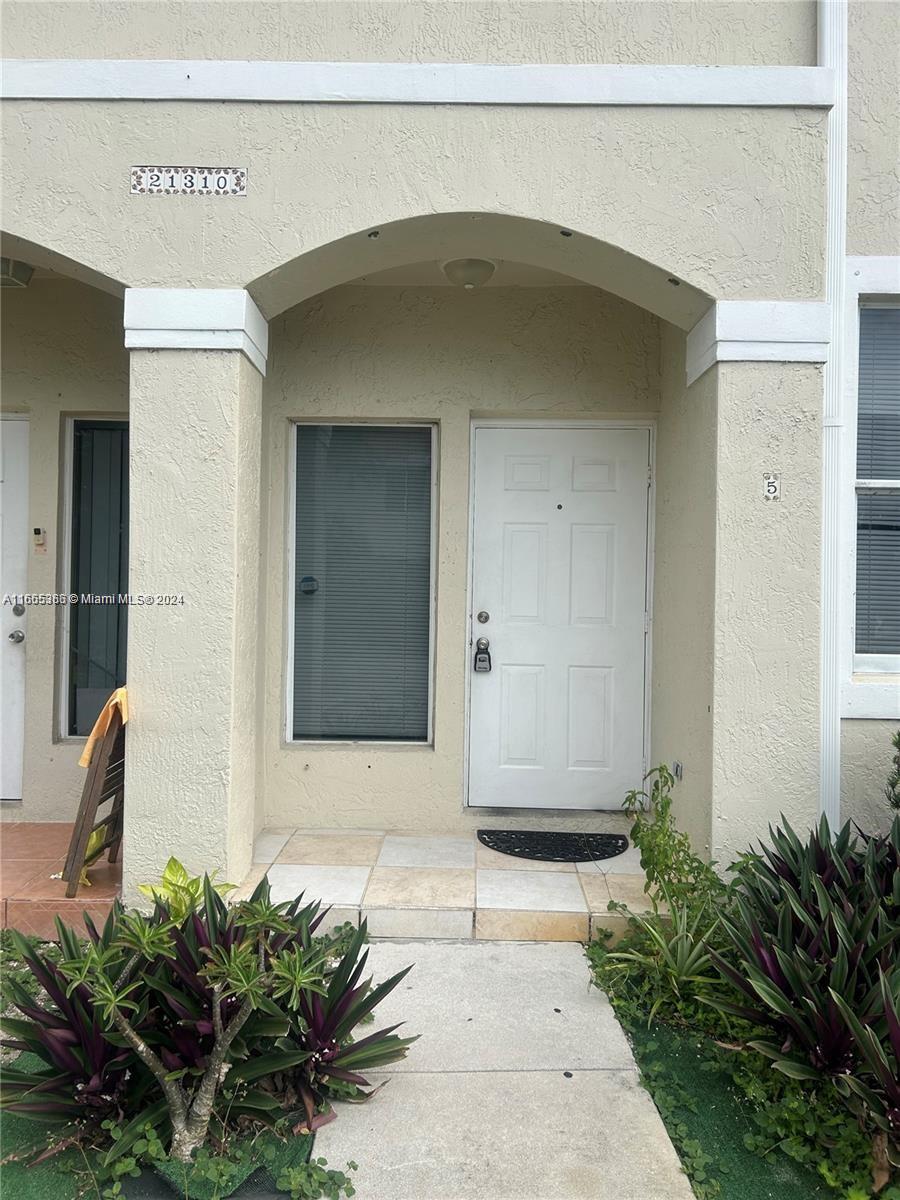 View Miami, FL 33179 townhome