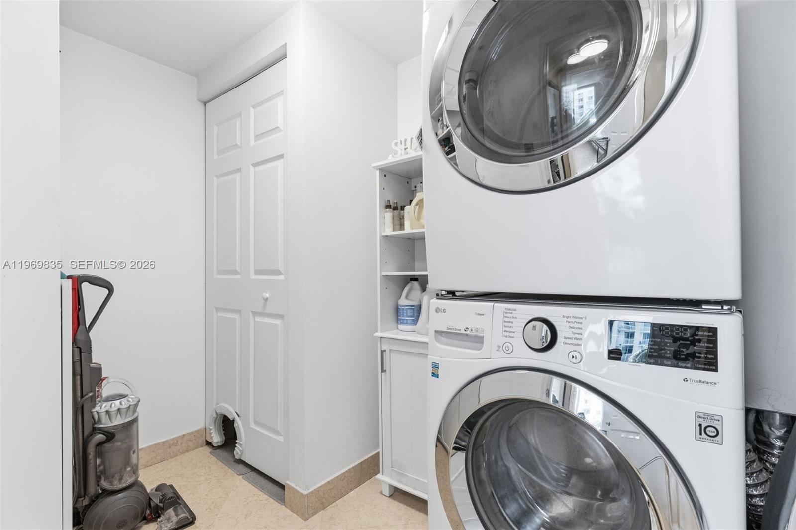 DUO CONDOMINIUM WEST - Residential