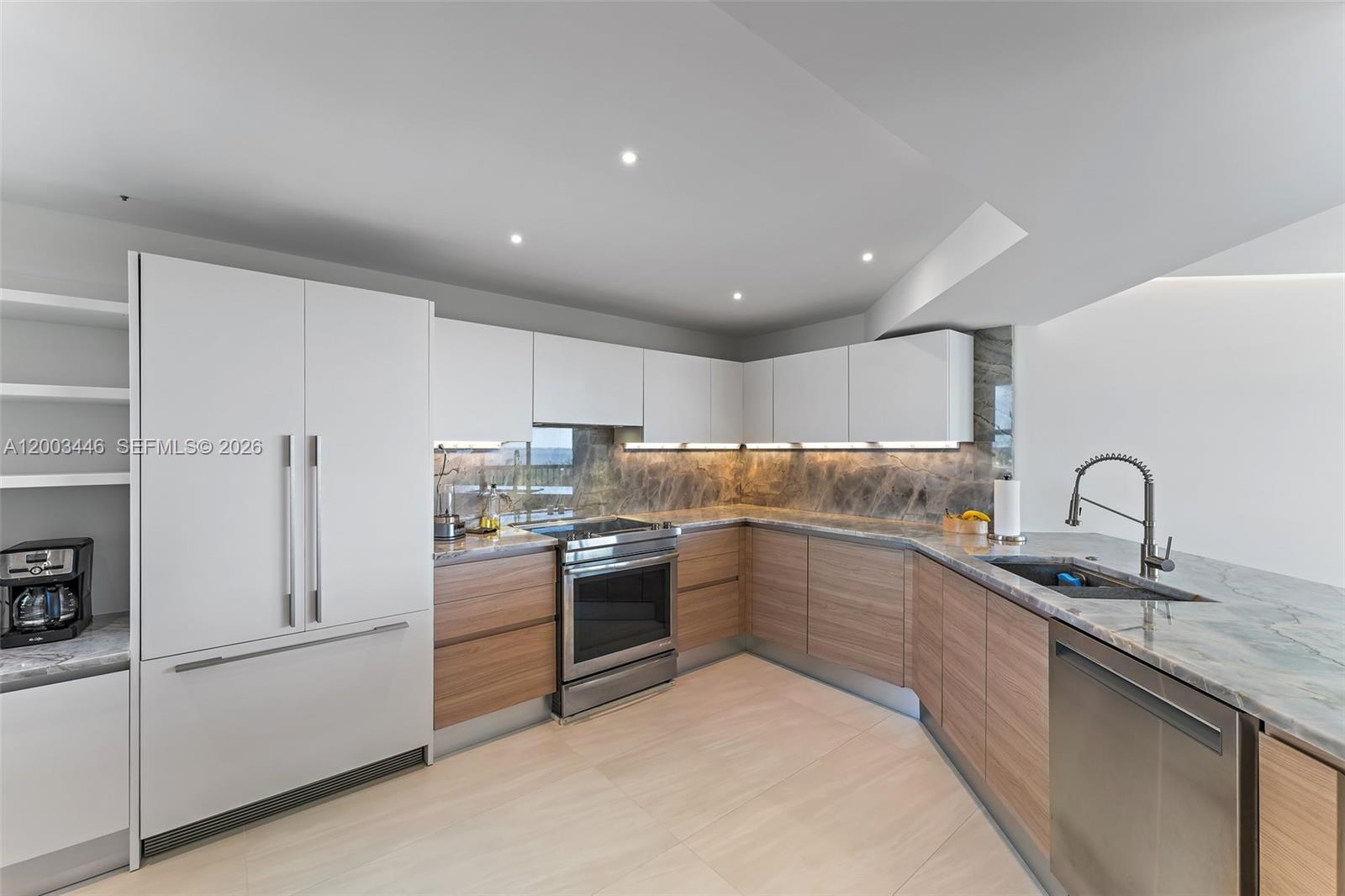 ISLANDIA II CONDOMINIUM - Residential Lease