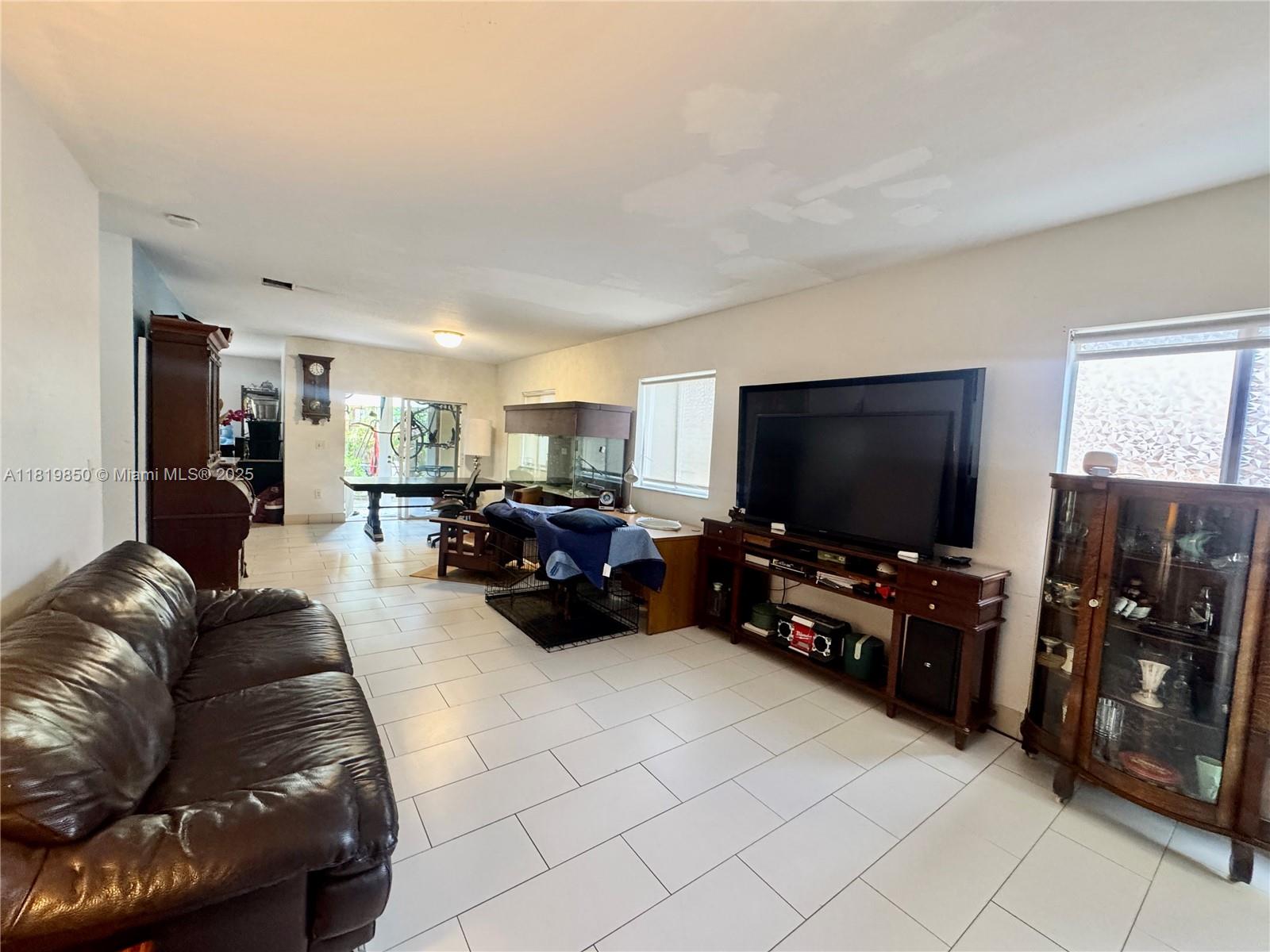 373 NE 35th Ave