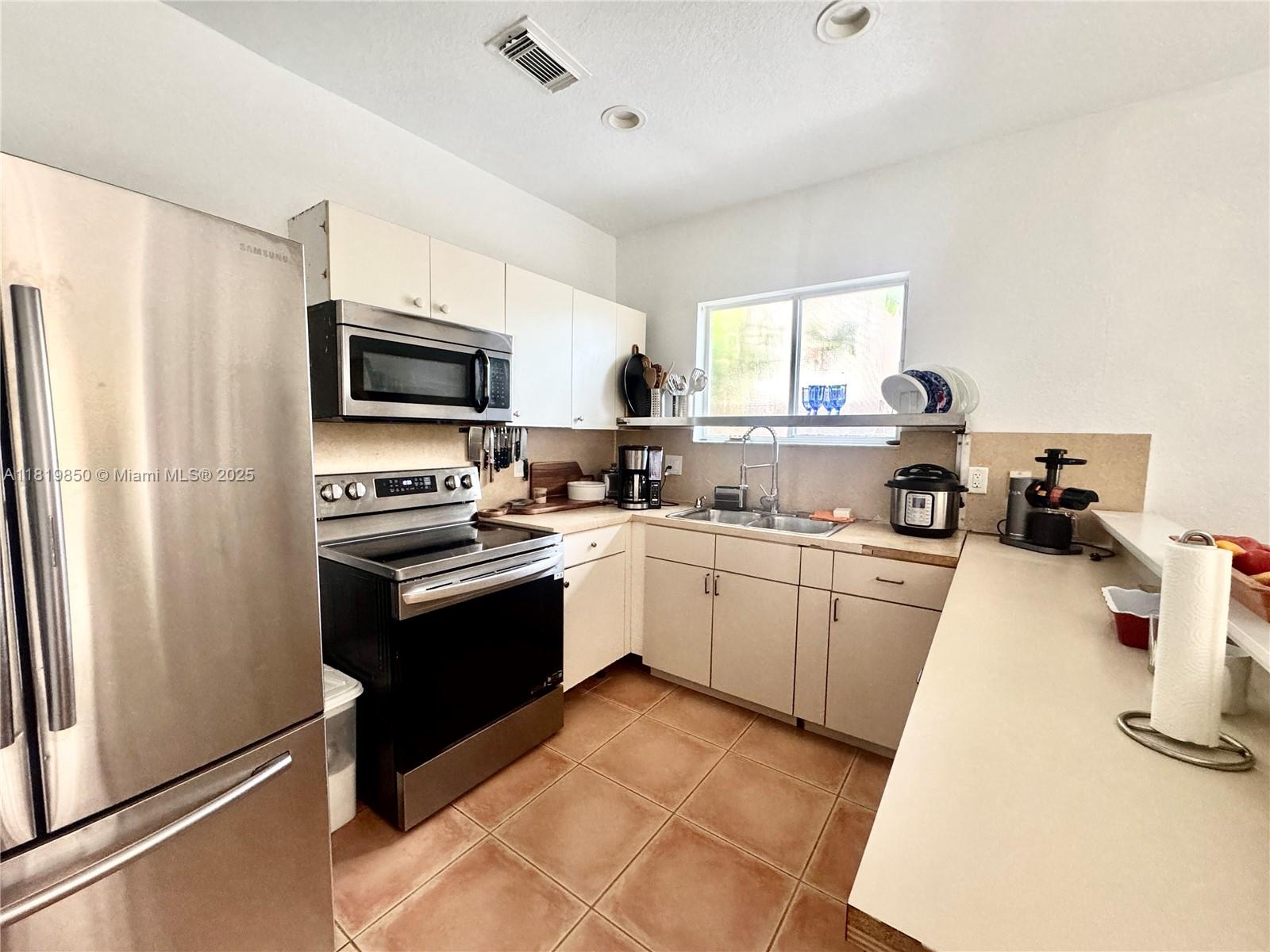 373 NE 35th Ave