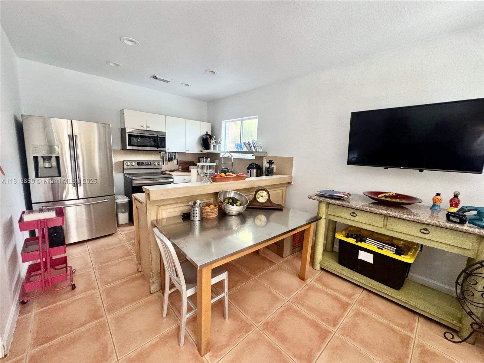 373 NE 35th Ave