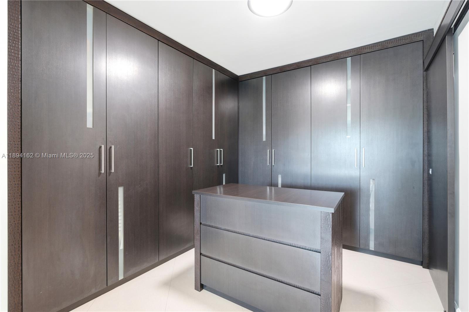 VENETIAN SEC KEYSTONE POI - Residential