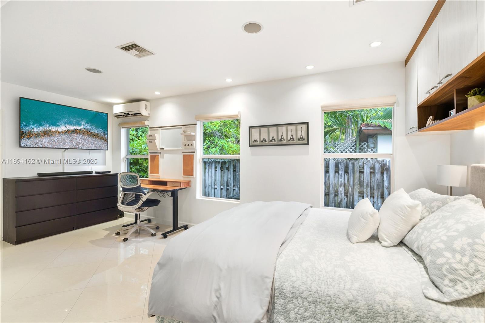 VENETIAN SEC KEYSTONE POI - Residential