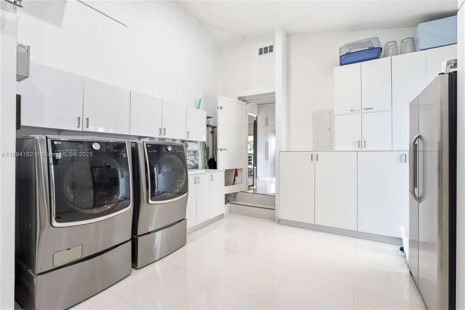 VENETIAN SEC KEYSTONE POI - Residential