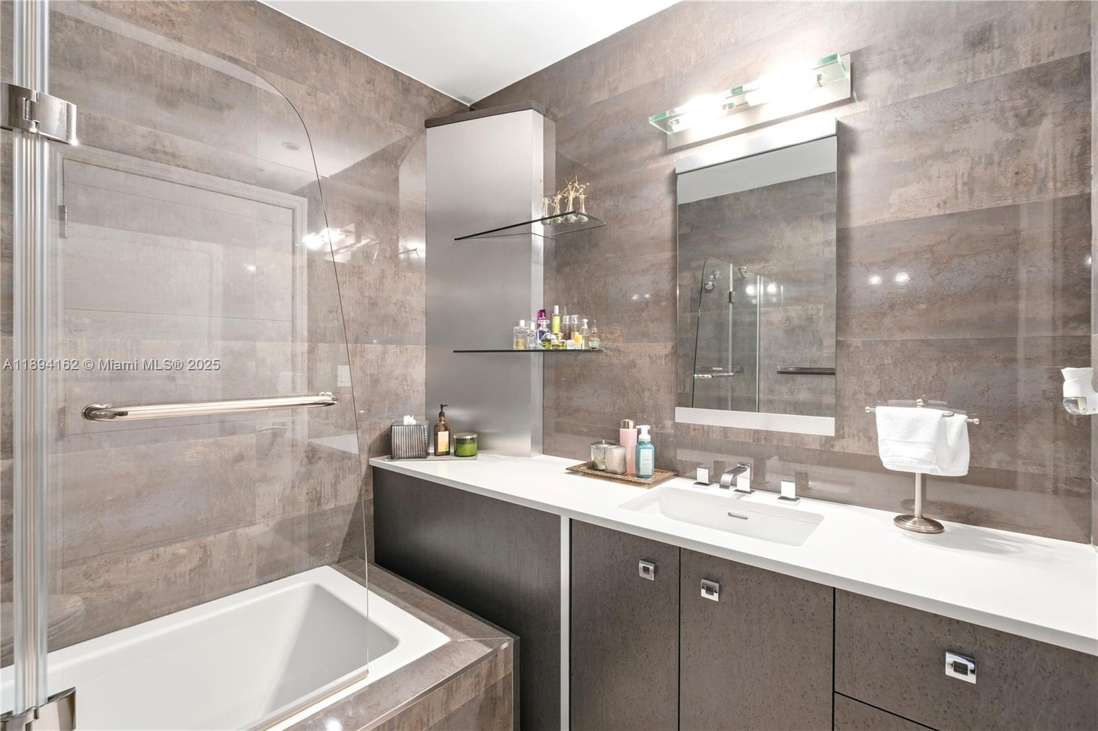 VENETIAN SEC KEYSTONE POI - Residential