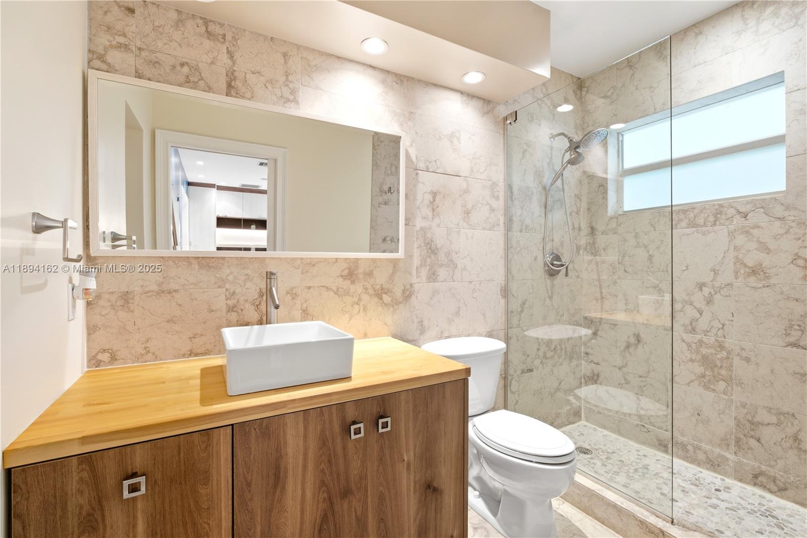 VENETIAN SEC KEYSTONE POI - Residential