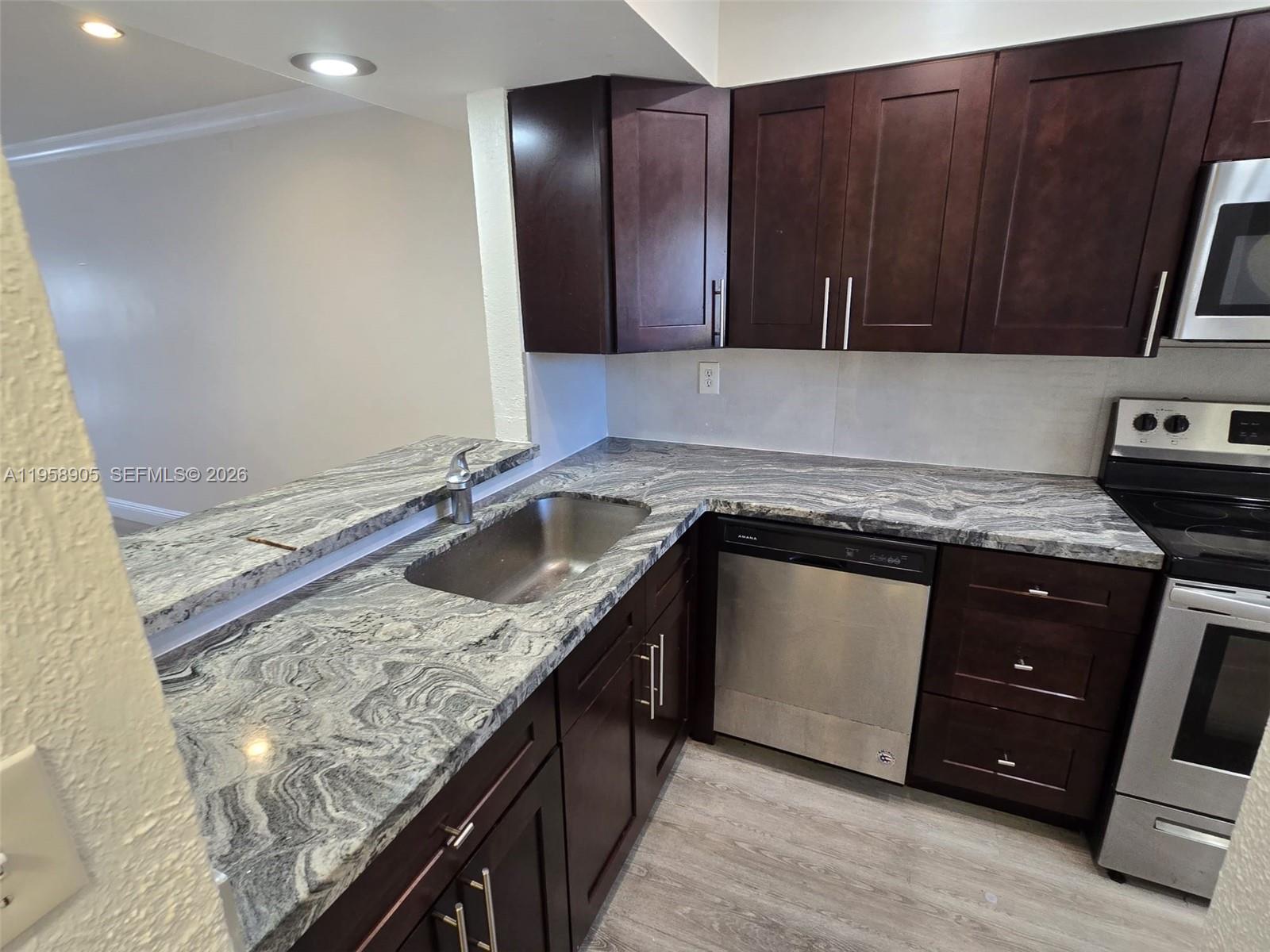 DEL RIO VILLAGE NORTH - Residential