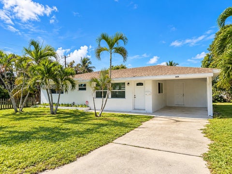 Photo of 304 SW 6th Ave, Boynton Beach, FL 33435 (MLS # A12100237)