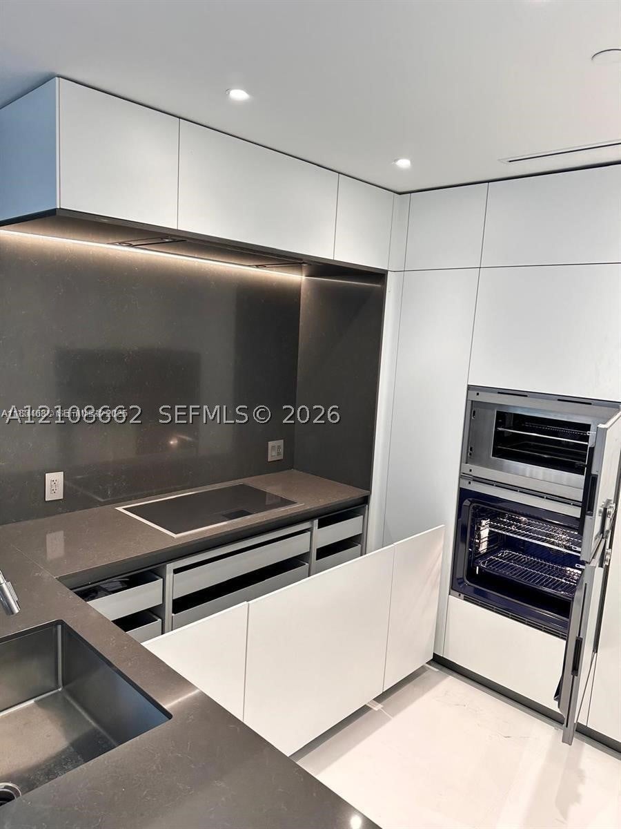 300 Biscayne Boulevard 2709W