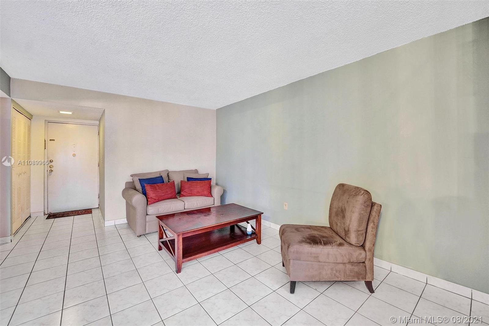 SOUTH WINDS CONDO - Residential