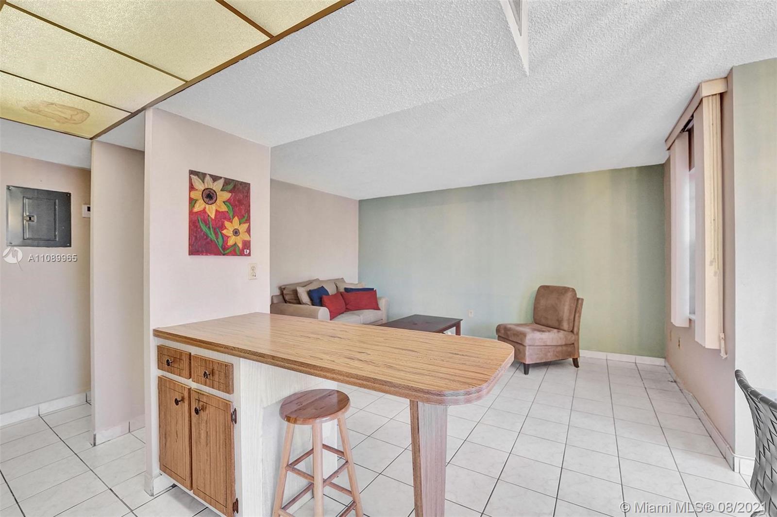 SOUTH WINDS CONDO - Residential