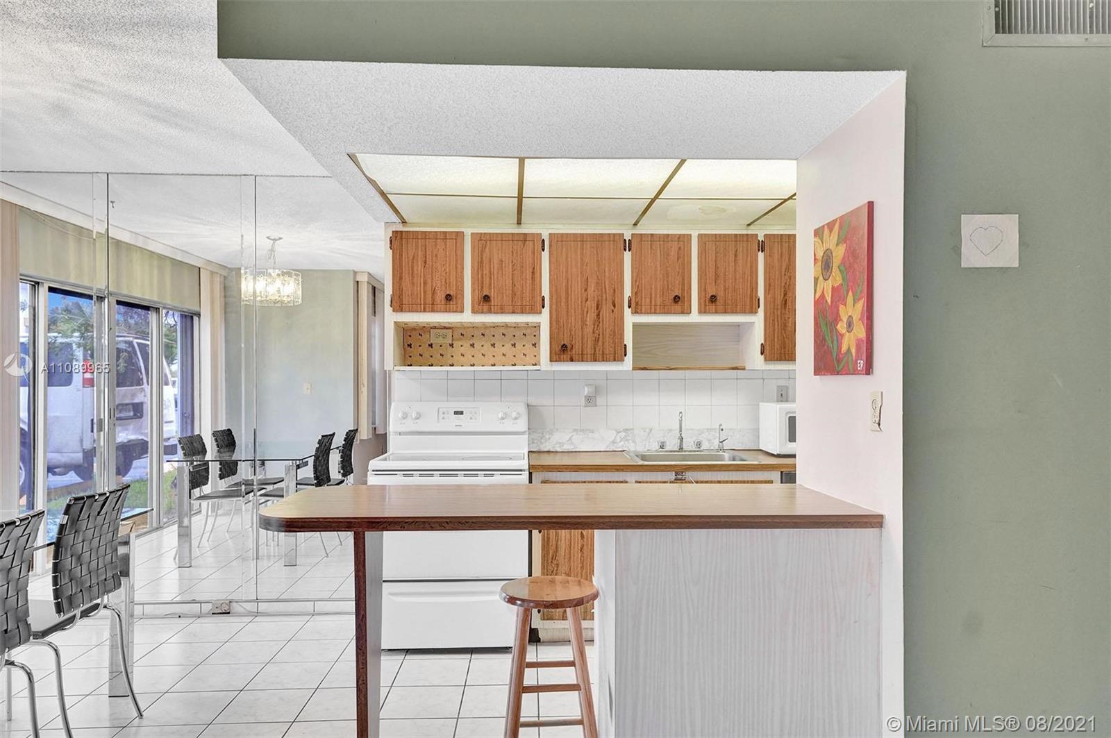 SOUTH WINDS CONDO - Residential