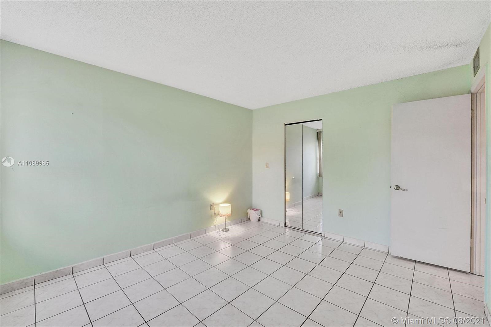 SOUTH WINDS CONDO - Residential